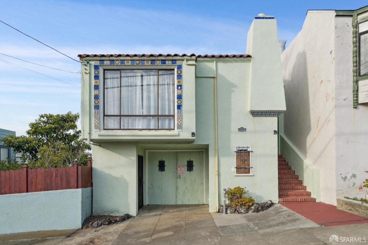 Exterior of 1530 Lawton Street in San Francisco